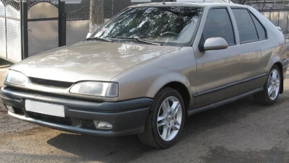 Renault 19 1.8i RT rally-car 3