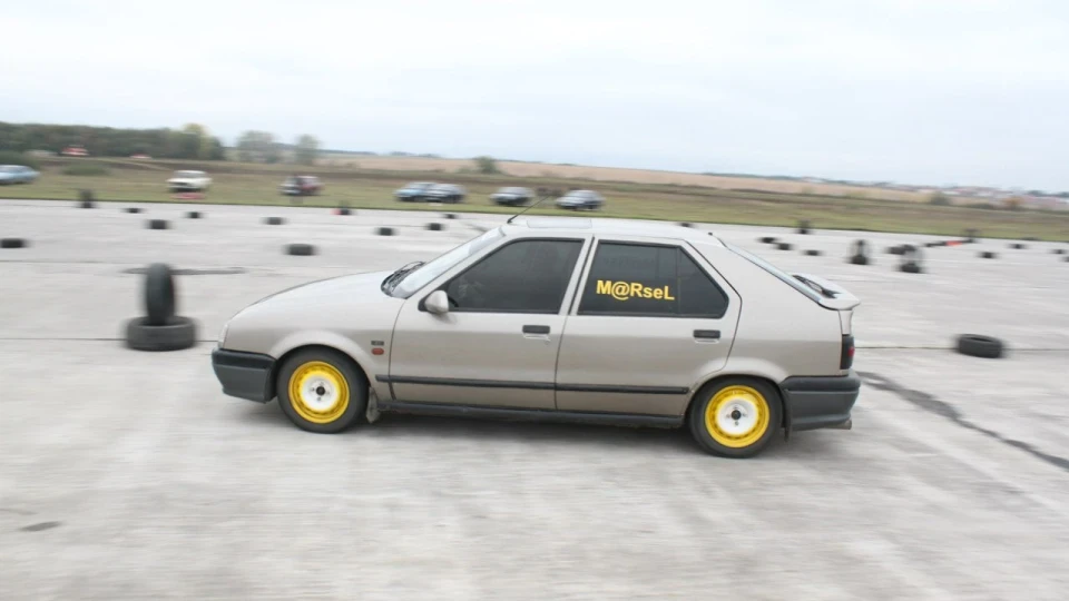 Renault 19 1.8i RT rally-car 4