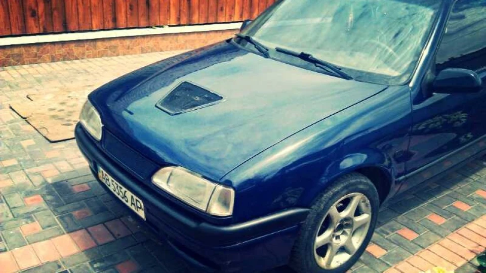 Renault 19 Coupe 4