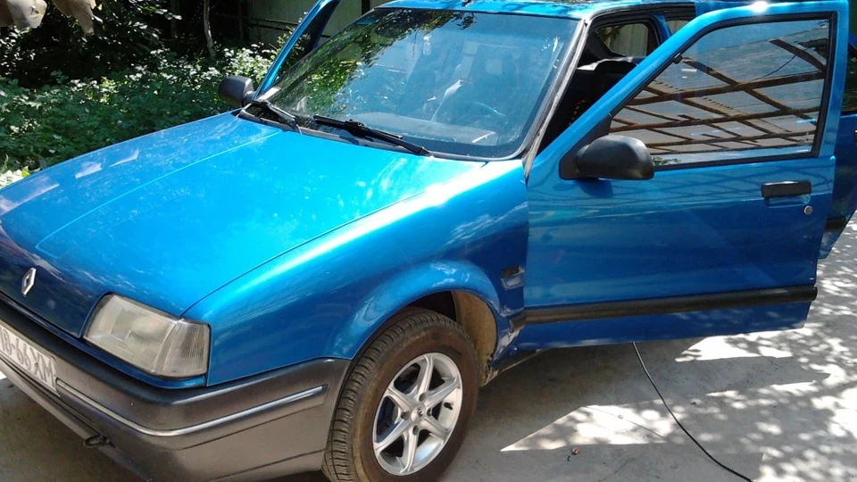 Renault 19 GTS 3