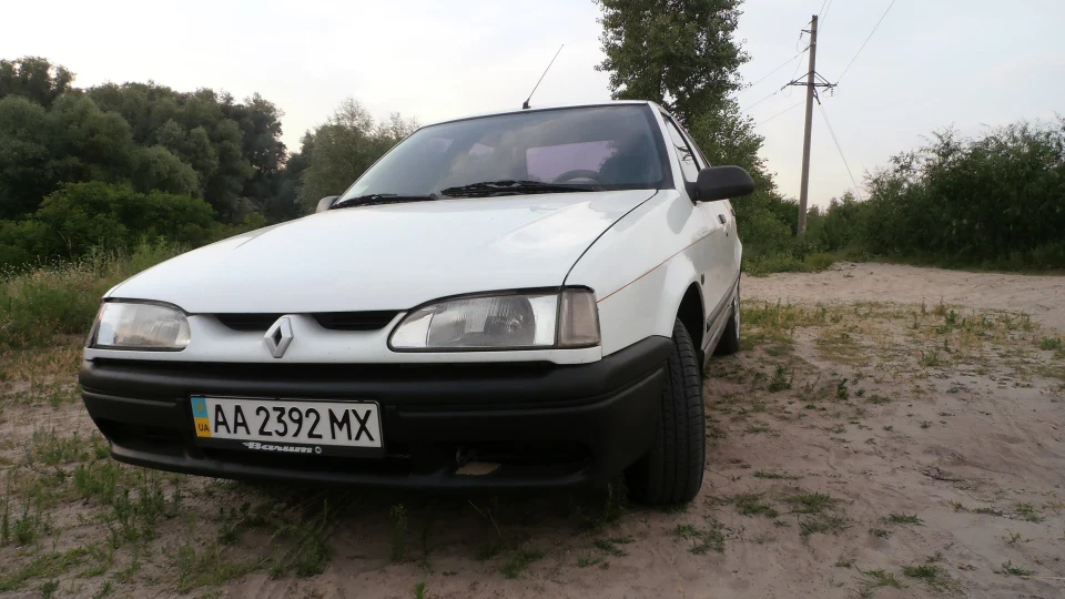 Renault 19 Карбовий ►White Power ◄ 2