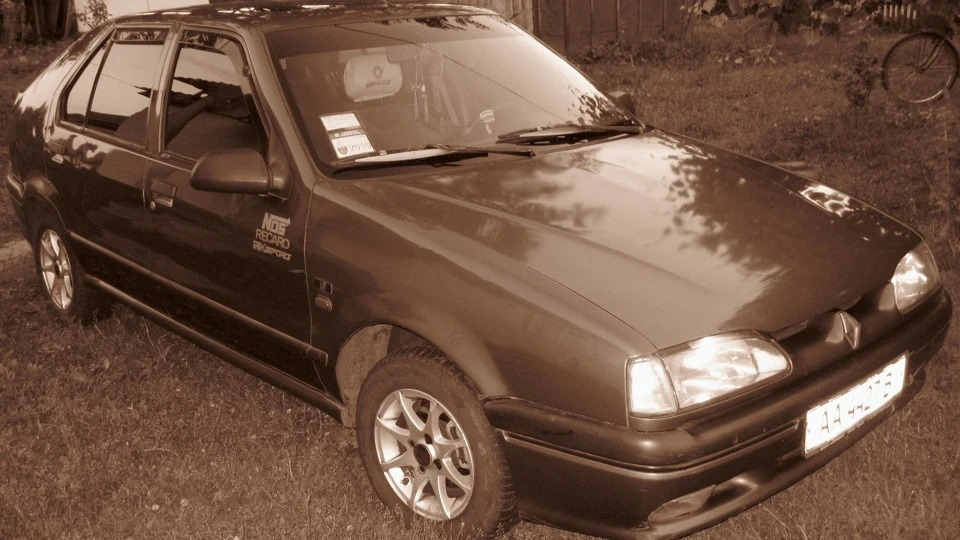 Renault 19 Синій метал 4