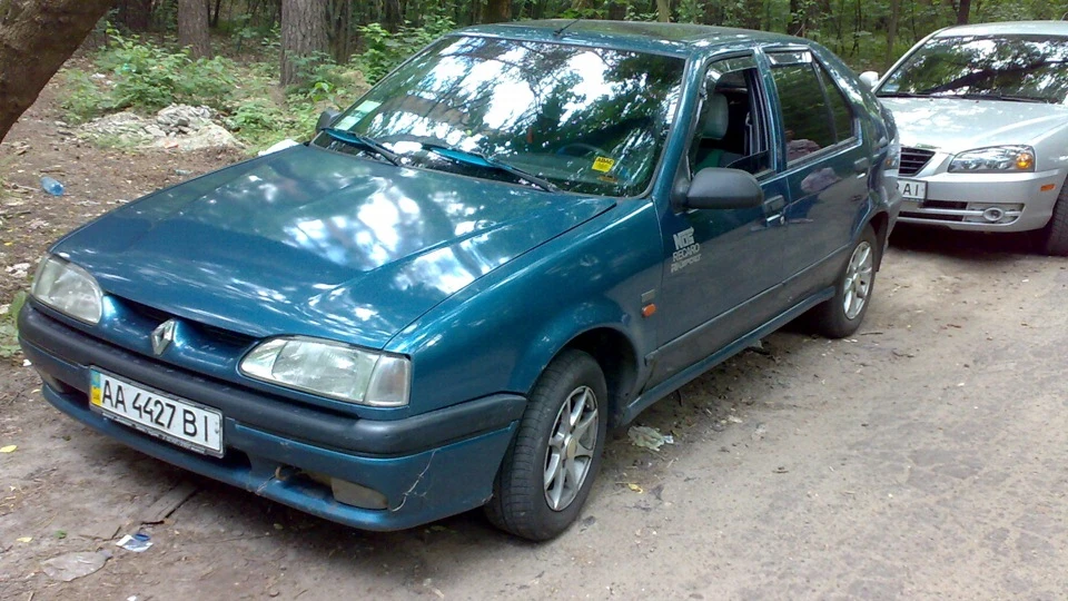 Renault 19 Синій метал 5