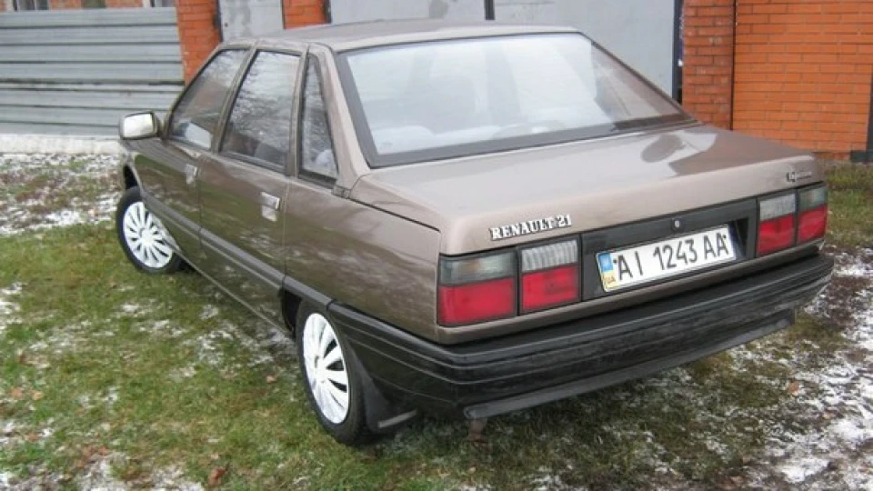 Renault 21 2,2i 3