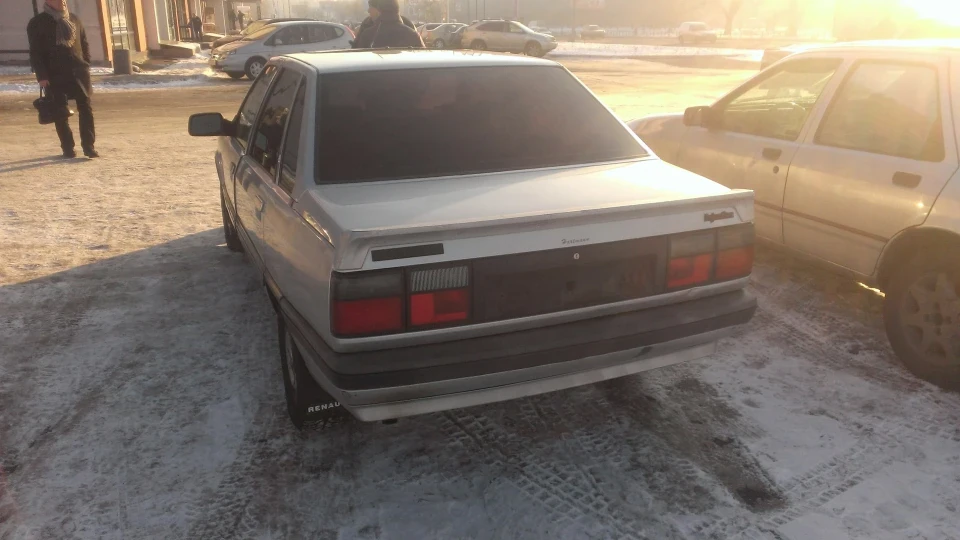 Renault 21 жвавий дідок 2