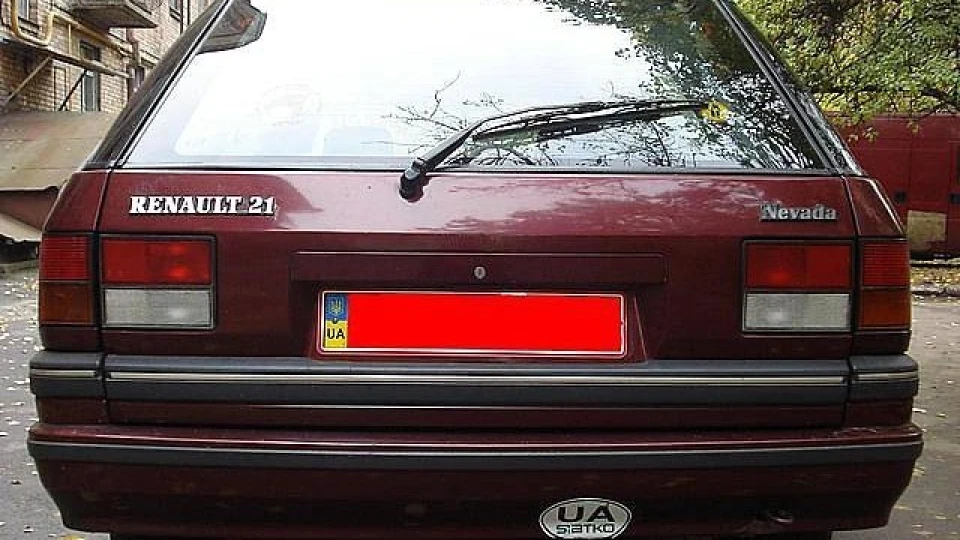 Renault 21 Вишневий металік, 2.2I 2