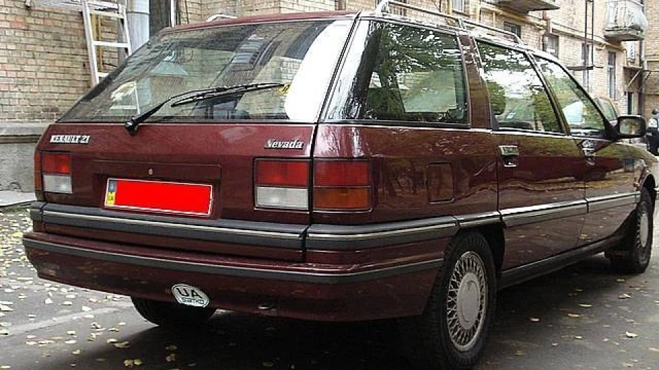 Renault 21 Вишневий металік, 2.2I 3