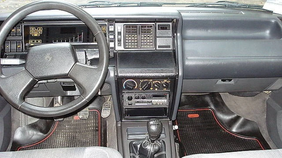 Renault 21 Вишневий металік, 2.2I 5