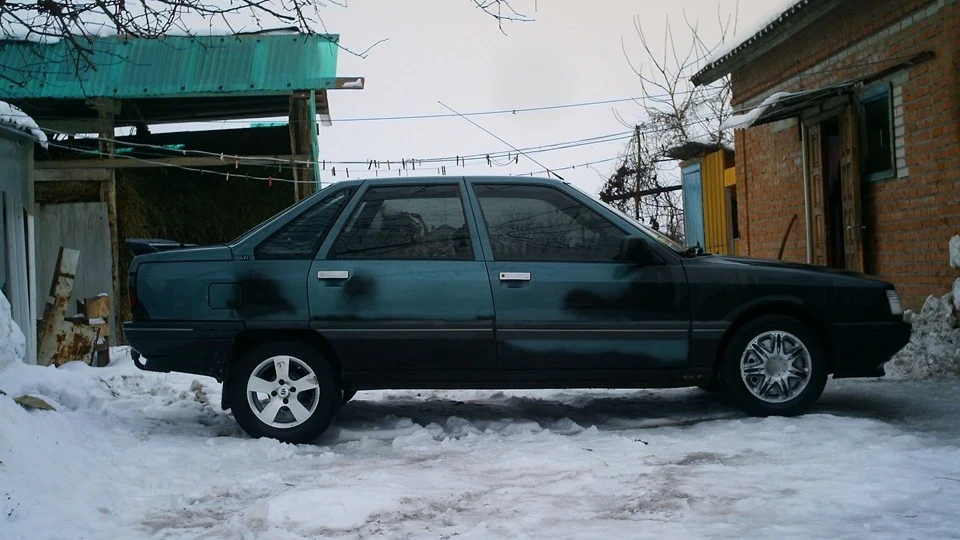 Renault 21 зелений металік