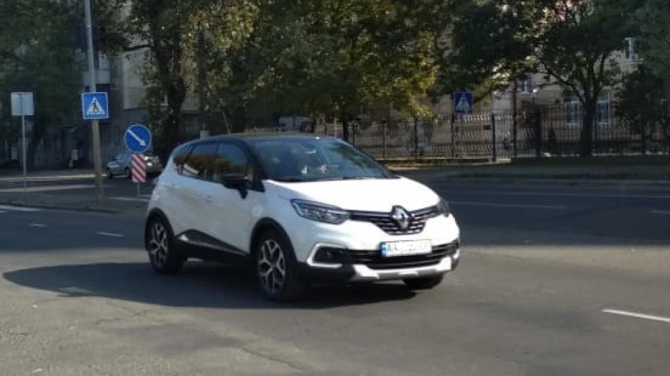 Renault Captur Білий дельфін