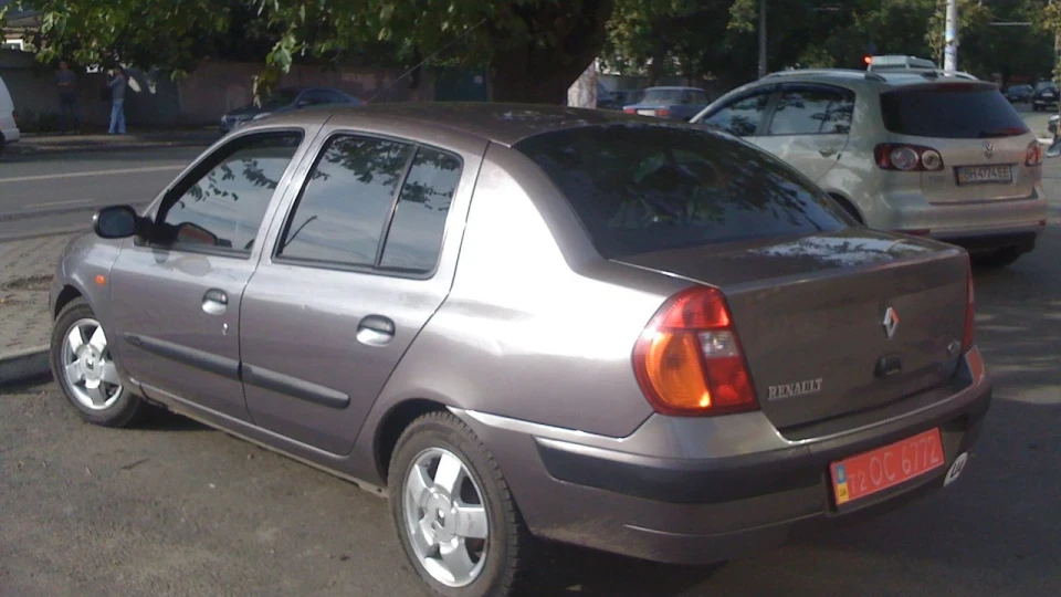 Renault Clio Symbol 1.4 16V 4