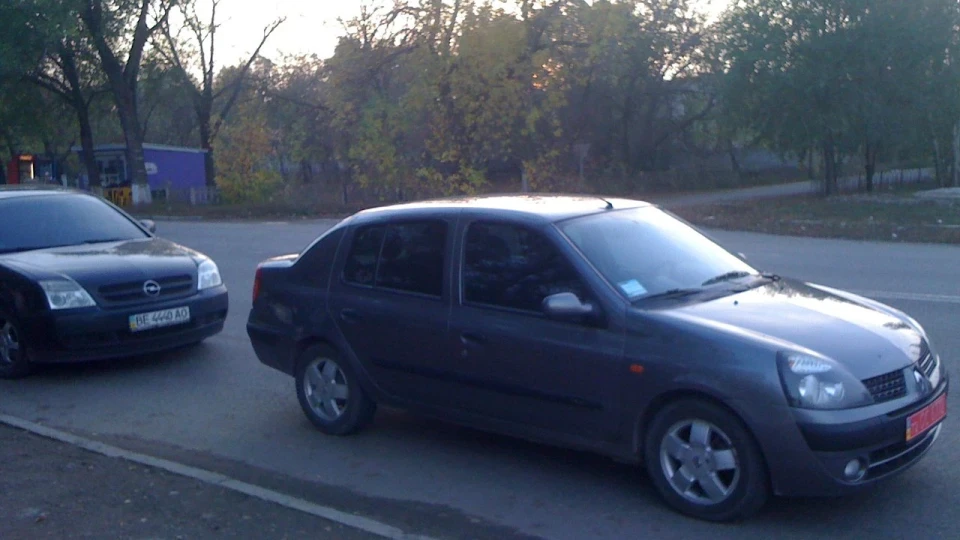 Renault Clio Symbol 1.4 16V 5
