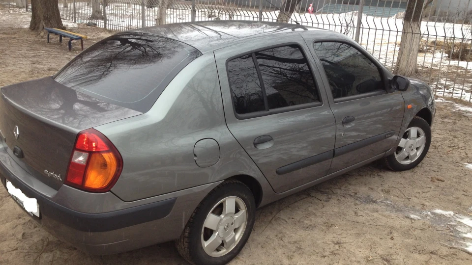 Renault Clio Symbol 1.4 16v 3
