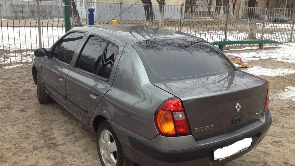 Renault Clio Symbol 1.4 16v 5