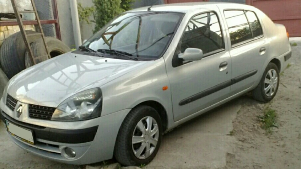 Renault Clio Symbol 1.4i v8 3