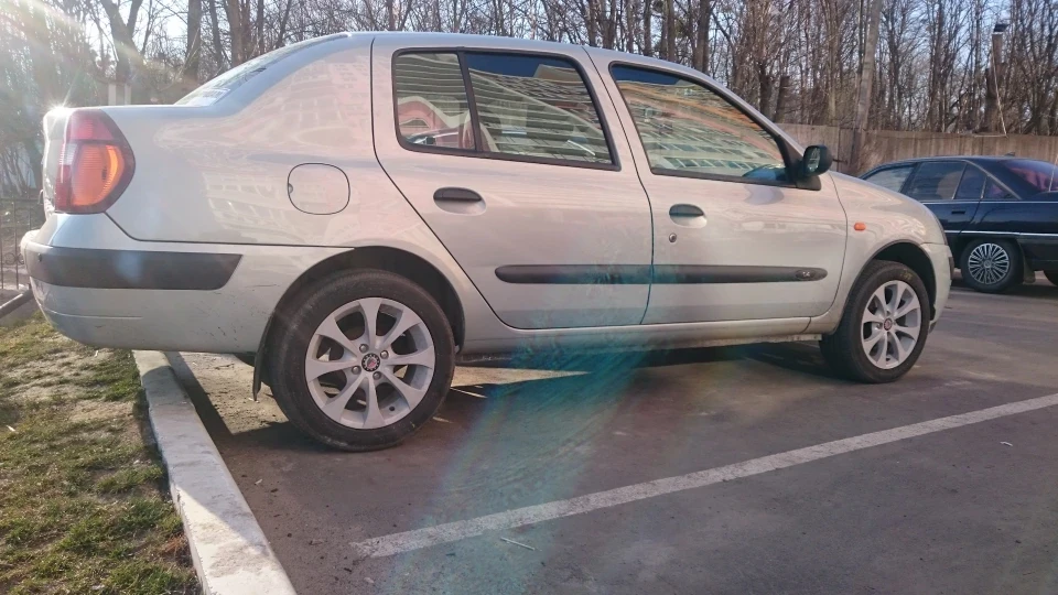 Renault Clio Symbol CAR-TRUNK 2