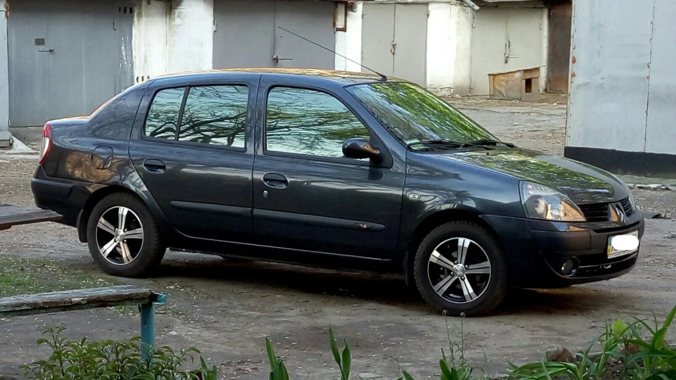 Renault Clio Symbol Expression Cross 1.4