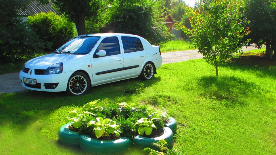 Renault Clio Symbol Wℎιtℯ ᗩℕGeL 3