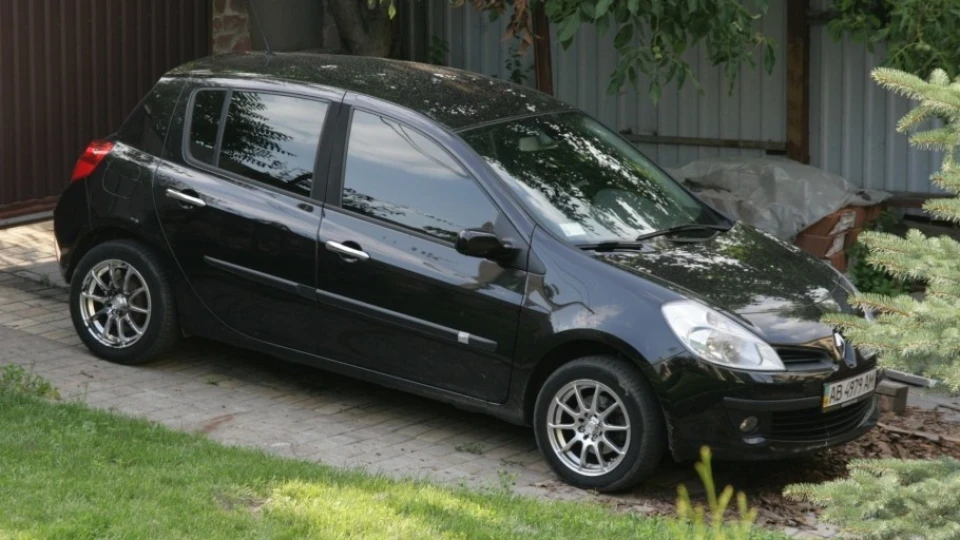 Renault Clio Чорна проноза