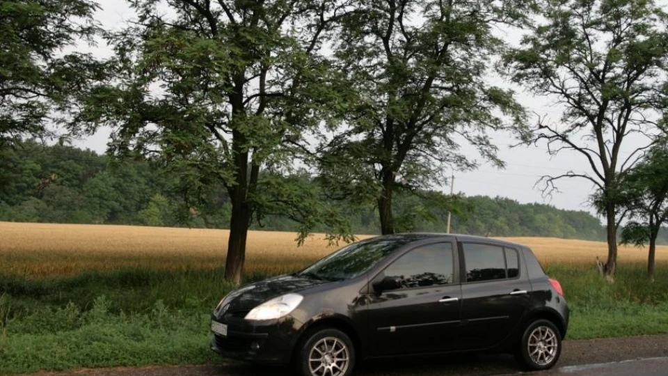 Renault Clio Чорна проноза 2