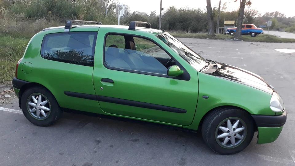 Renault Clio Маленька зелена славка) 2