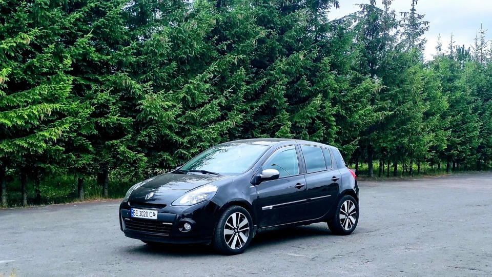 Renault Clio ~ Night Fury 2