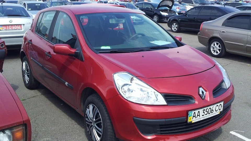 Renault Clio Помідорна ключка 2