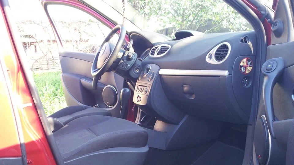 Renault Clio Помідорна ключка 3