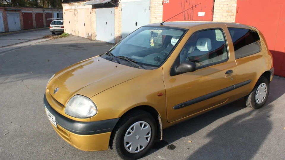 Renault Clio Пуфистик