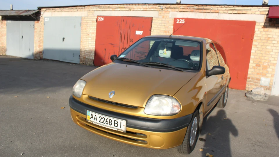 Renault Clio Пуфистик 2