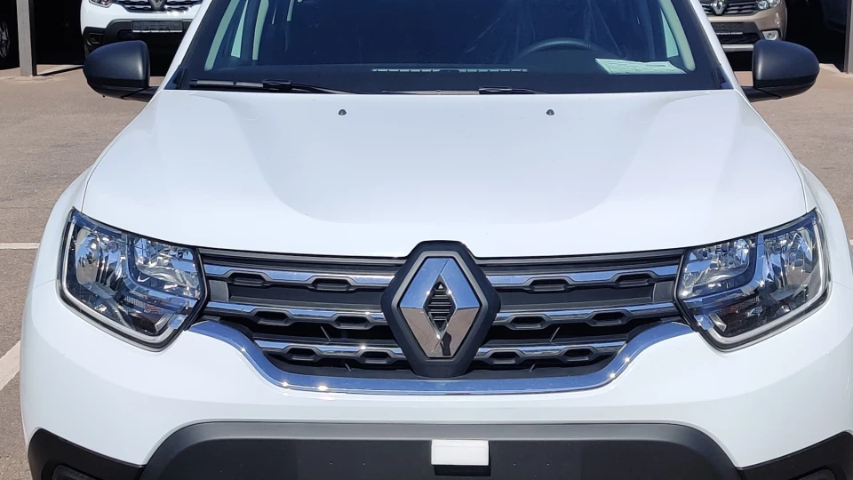 Renault Duster black & white