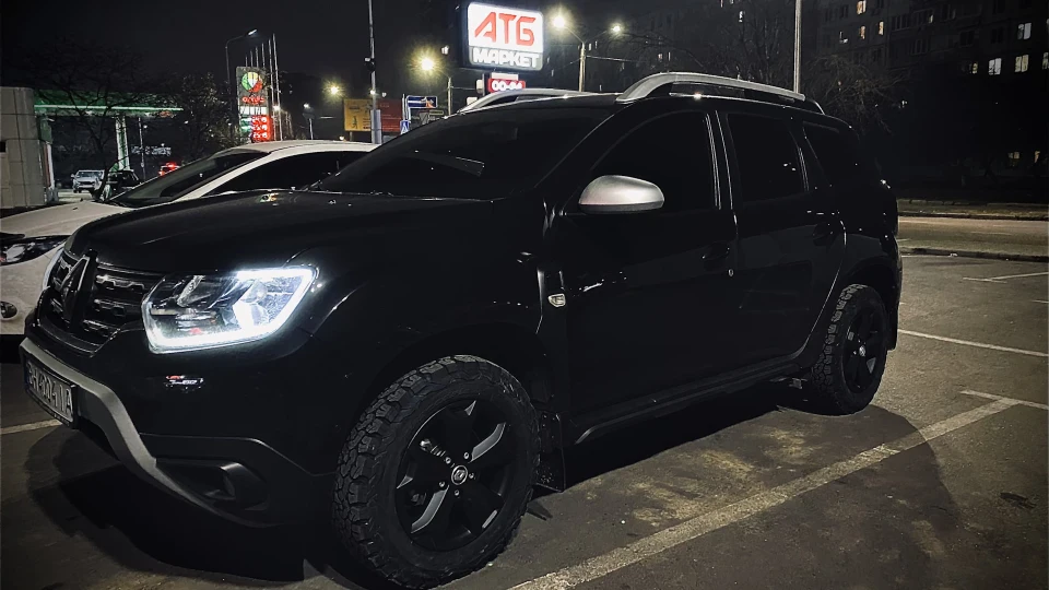 Renault Duster black Wolf