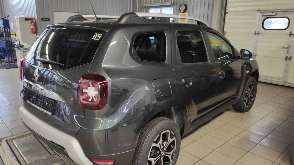 Renault Duster сірий металік 3