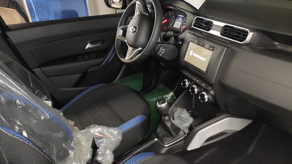 Renault Duster сірий металік 4