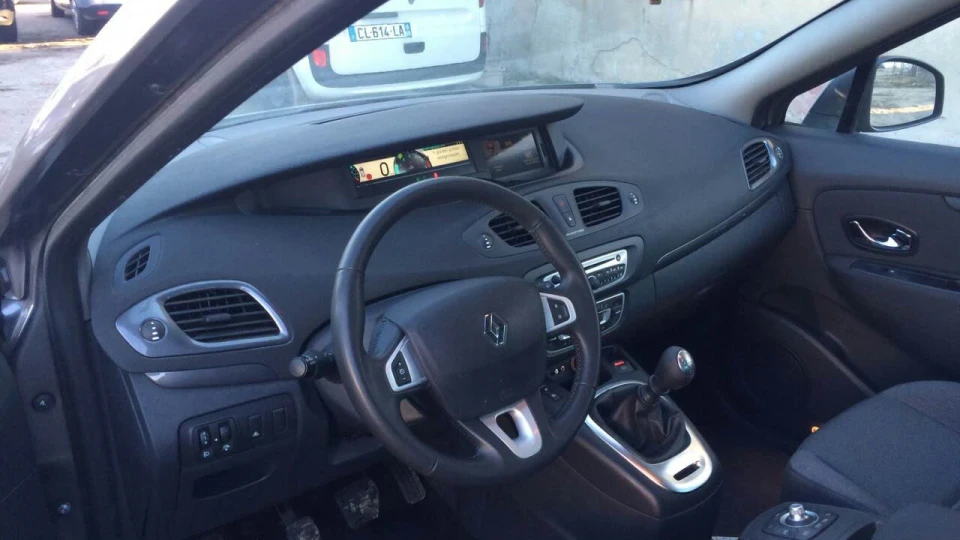 Renault Grand Scenic 1,5 дизель 110 к.с., хутро 4