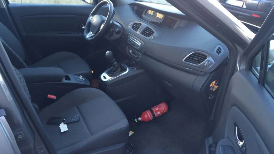 Renault Grand Scenic 1,5 дизель 110 к.с., хутро 5