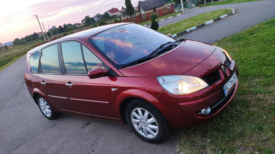 Renault Grand Scenic 2.0 150к.с АКПП aj0
