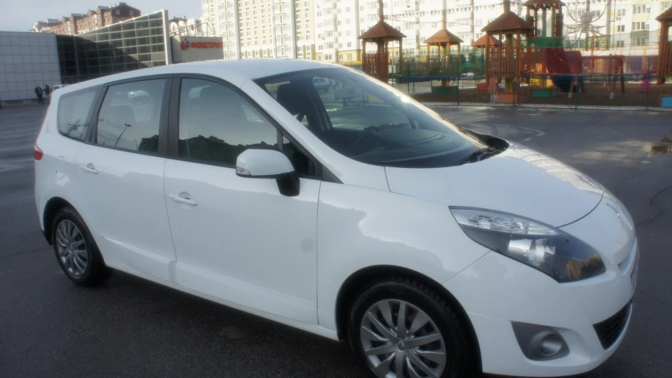 Renault Grand Scenic 2011 EDC 4