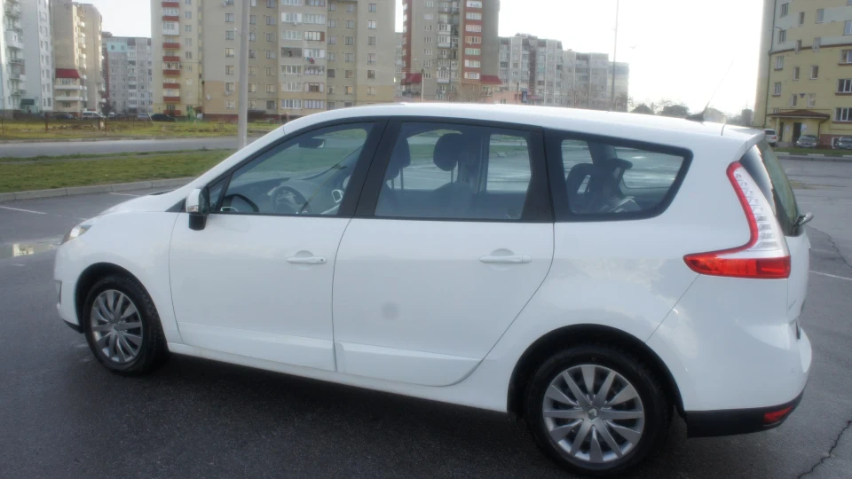 Renault Grand Scenic 2011 EDC 5