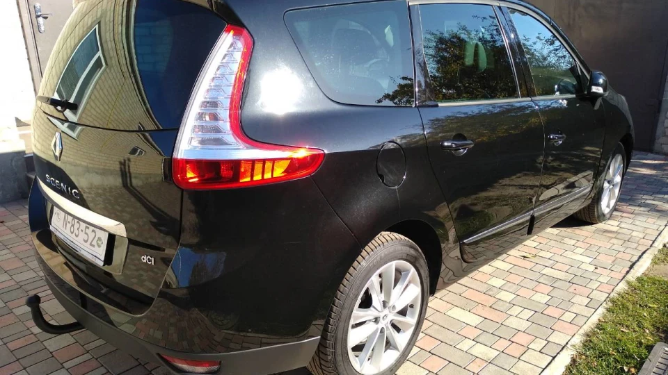 Renault Grand Scenic Black star 3