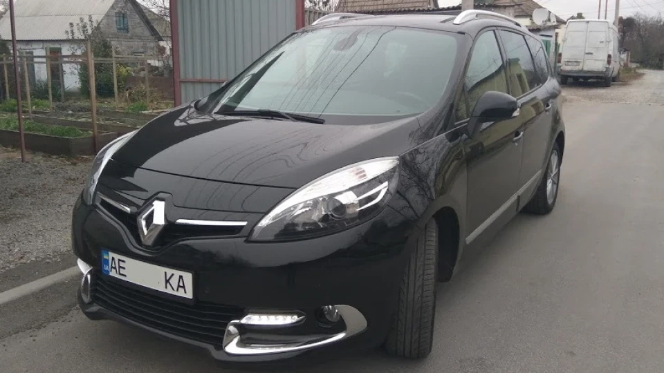 Renault Grand Scenic Black star 4