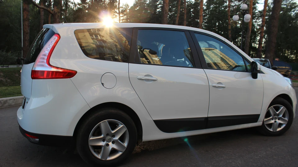 Renault Grand Scenic Dynamique 3