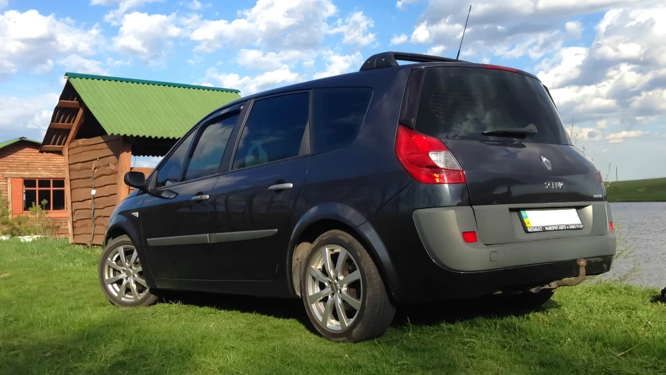 Renault Grand Scenic II 3