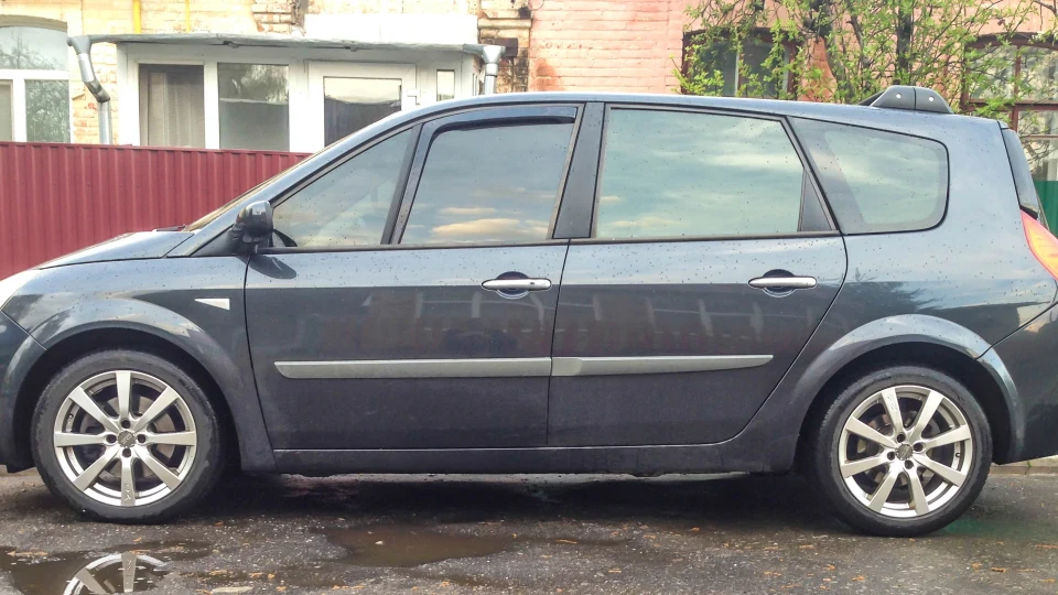 Renault Grand Scenic II 4