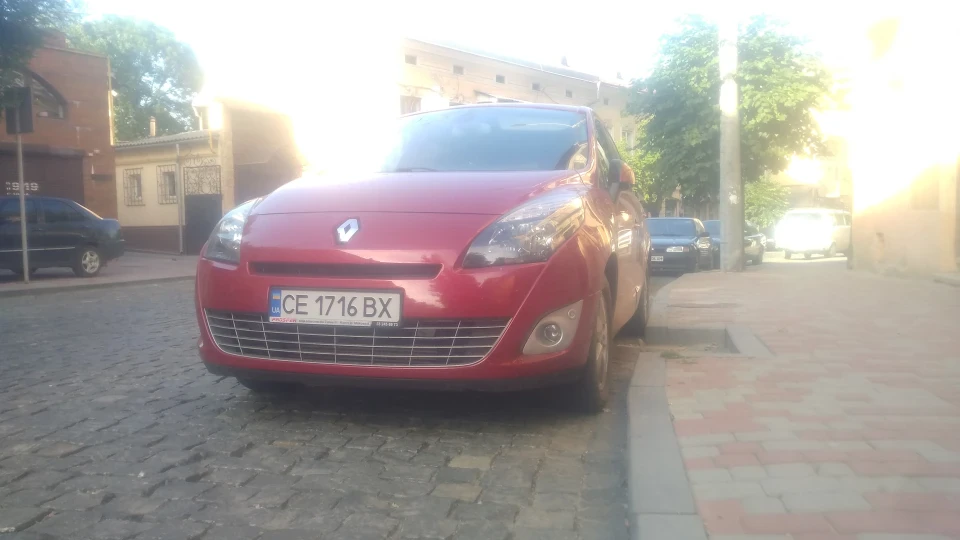 Renault Grand Scenic красний металик 1.9 tdi 2