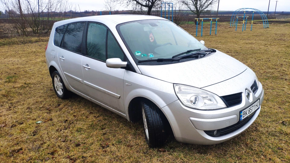 Renault Grand Scenic Senya 4