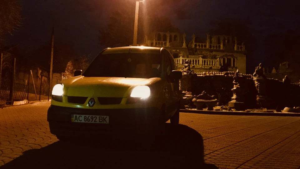 Renault Kangoo First Yellow car