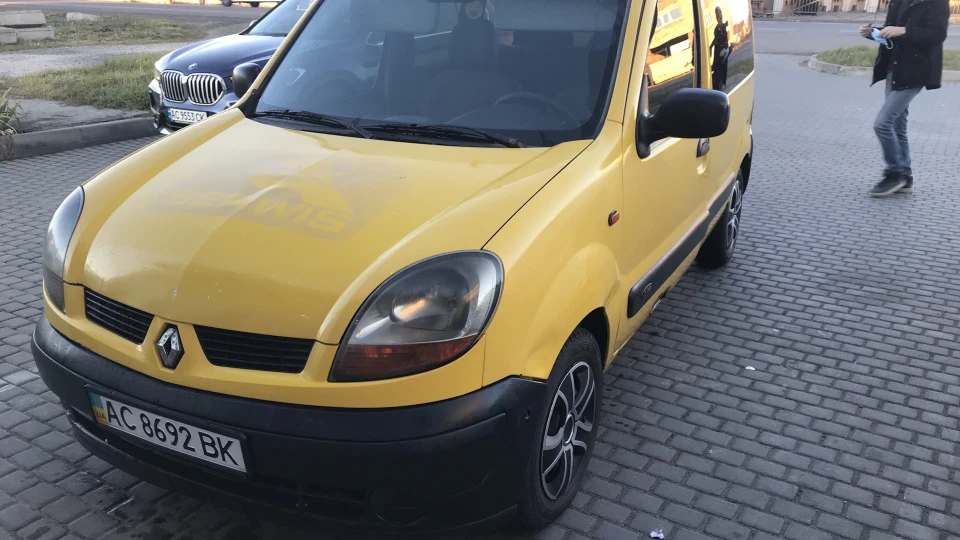 Renault Kangoo First Yellow car 3