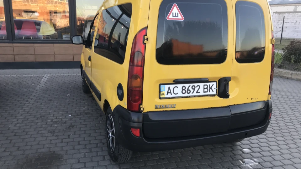 Renault Kangoo First Yellow car 4