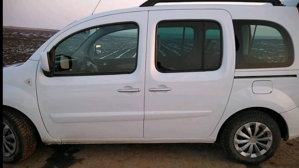 Renault Kangoo Passion car 3